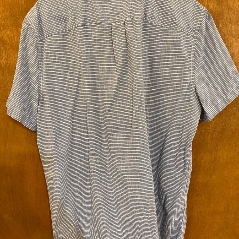 Button down - Picture 3 of 3
